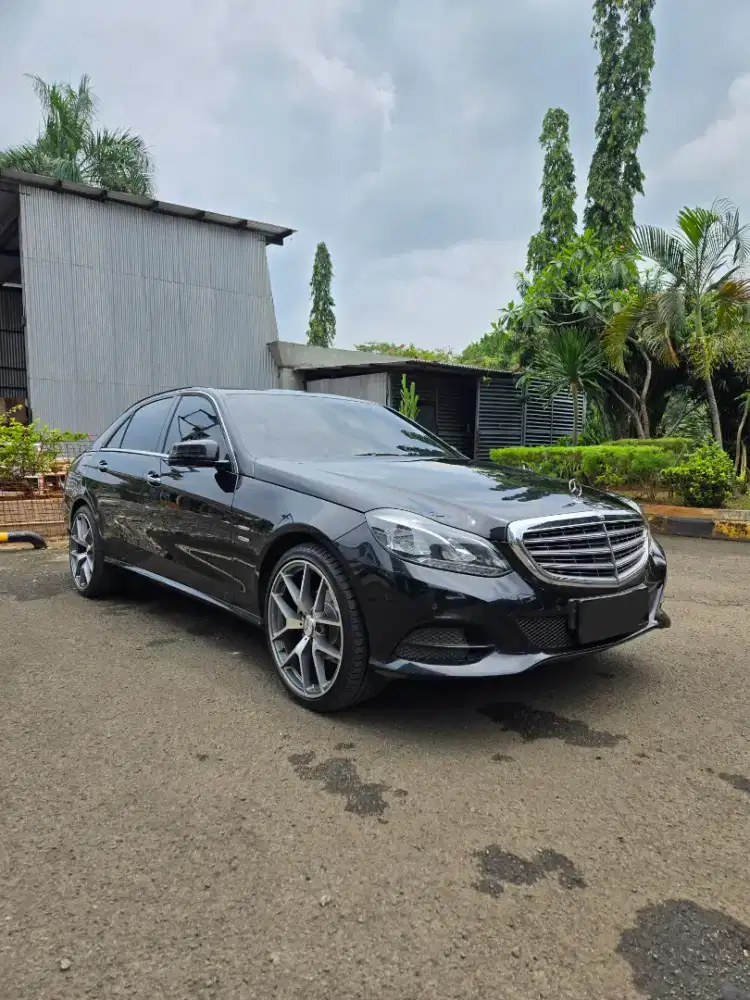 Mercedes Benz E200 FL Facelift Tgn1 Bulan Taksi Dijamin