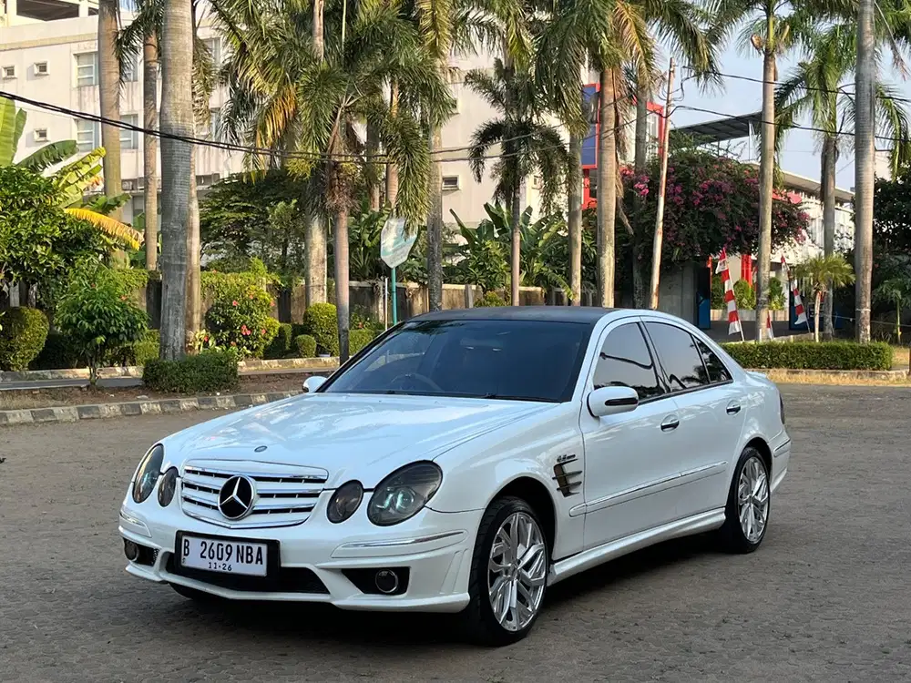 Mercedes-Benz E200 2004 Bensin