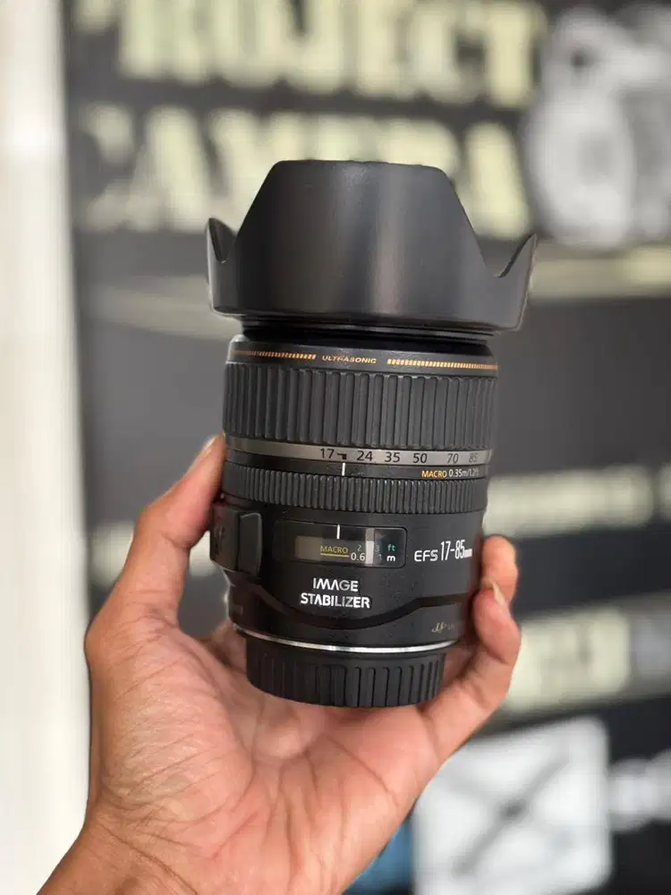 CANON EFS 17-85MM IS USM BONUS HOOD