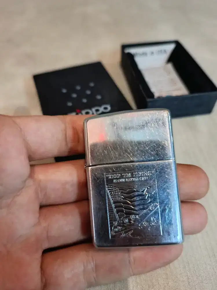 Zippo keep Flying Gravir Romawi XII 1996