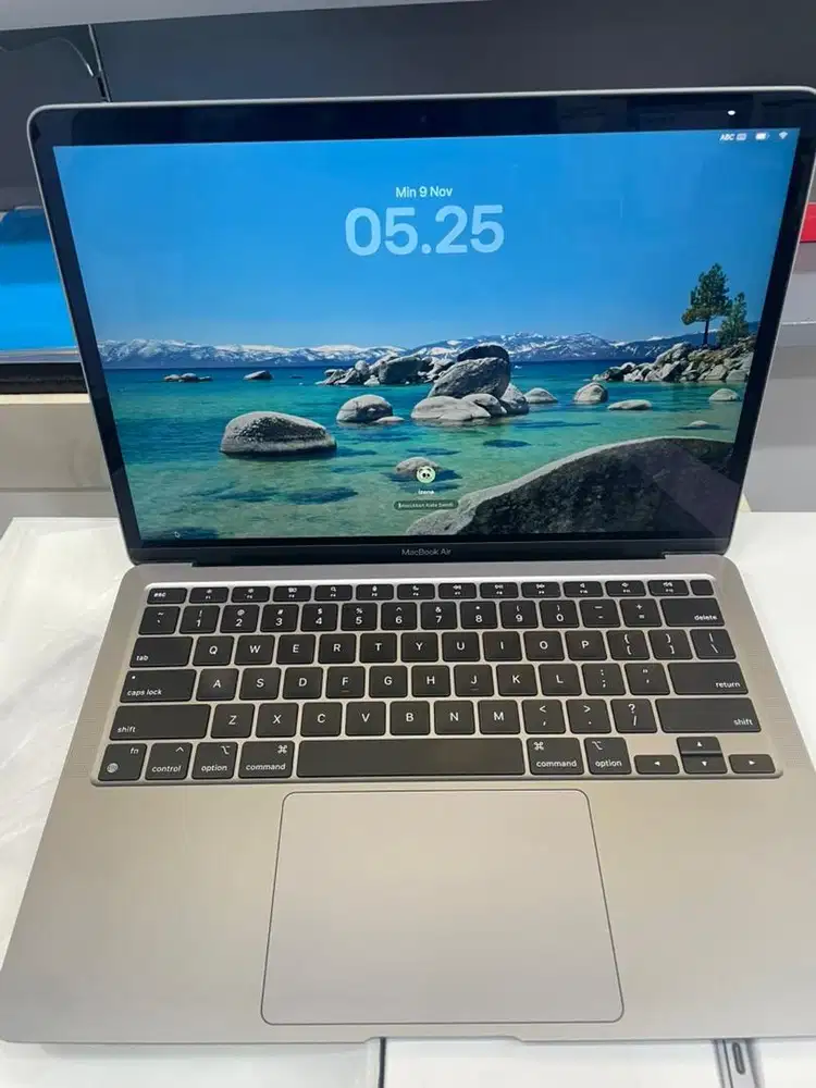 Macbook air m1 256 ibox like new