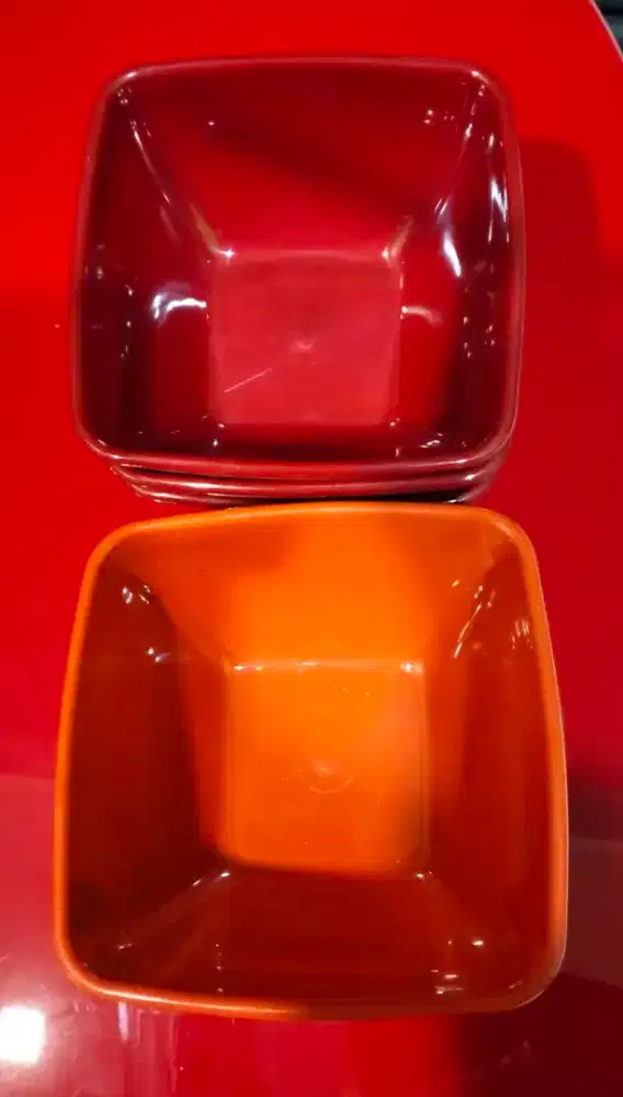 mangkok kotak
plastik tebal
3 orange
3 merah
13 x 13 x 8 cm
new