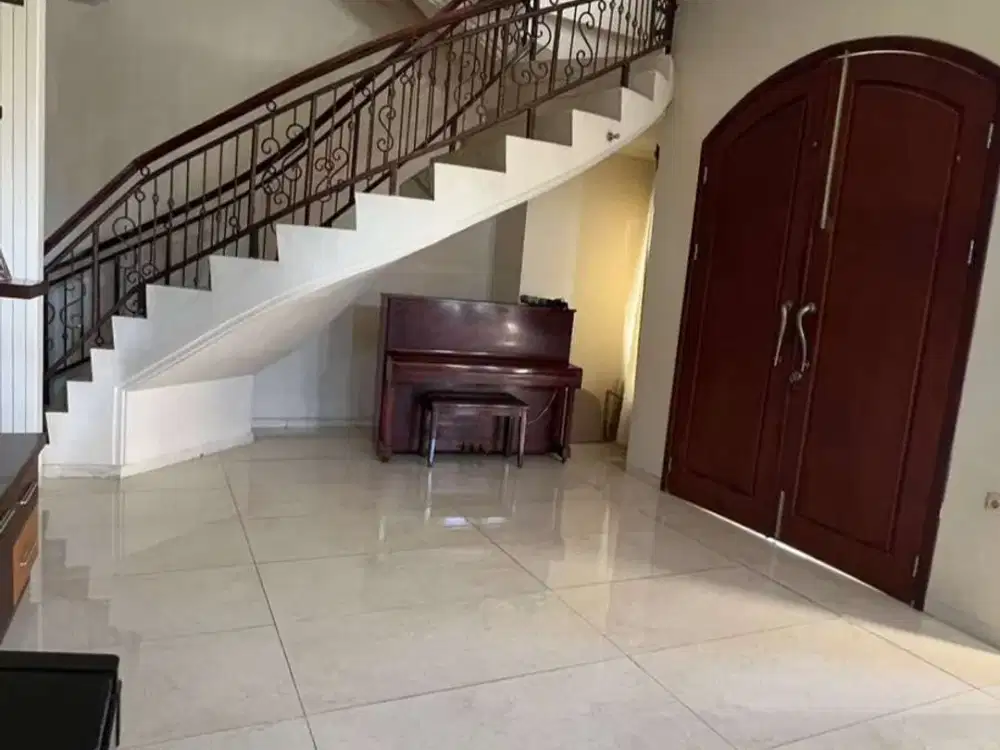 RUMAH MEWAH DUA LANTAI SIAP HUNI DI BULUSAN DEKAT DENGAN KAMPUS UNDIP TEMBALANG