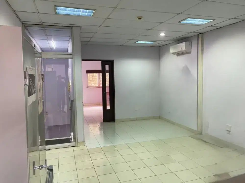 Ruko 3 Lantai Full Golden Boulevard Bsd posisi depan jalan raya