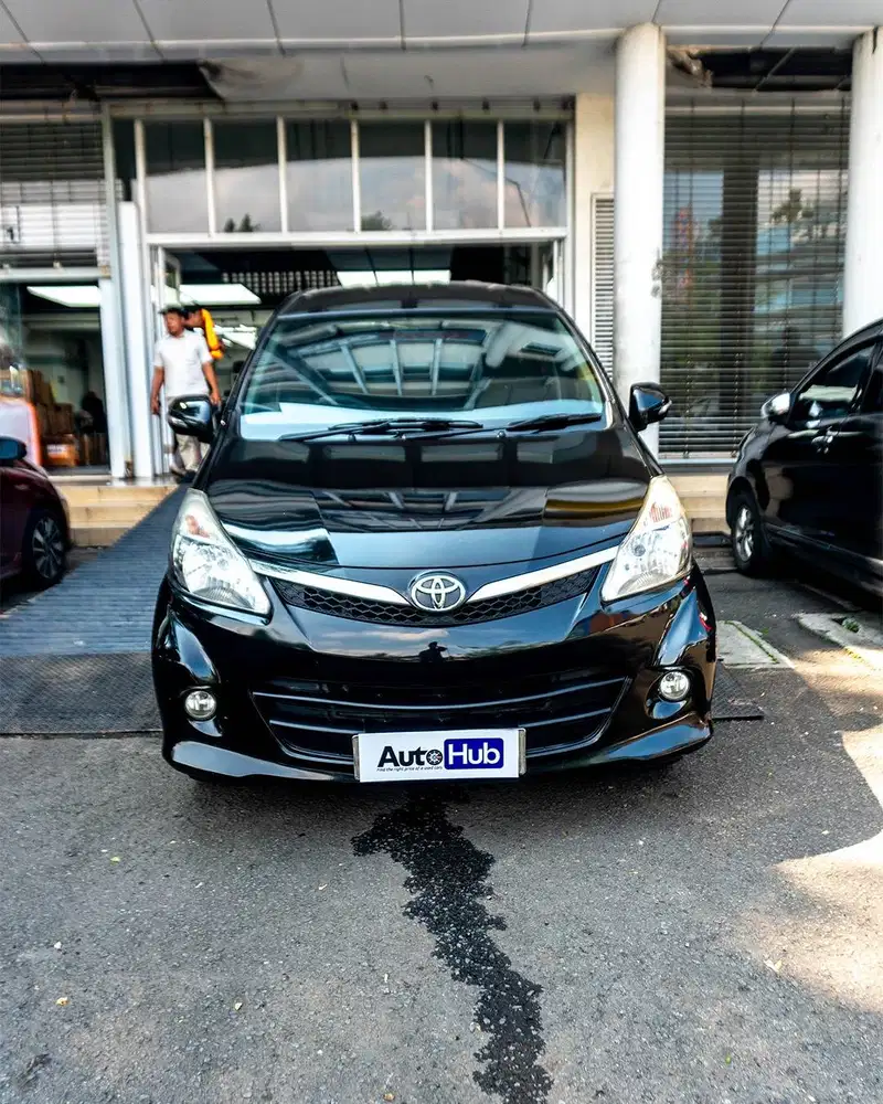 Toyota Avanza Veloz 1.5 MT 2013 Hitam Metalik.