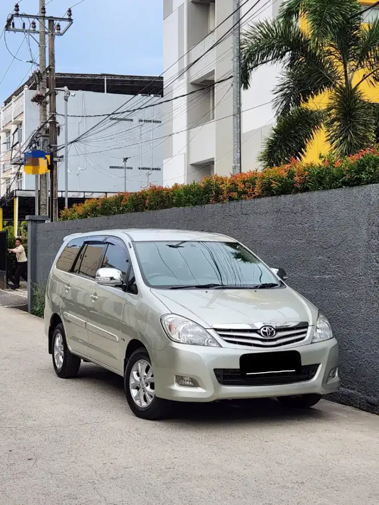 Innova 2.5 G Solar MT 2010 , Km 70 ribuan