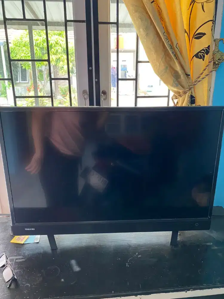 Di jual cepat TV LED 32 inc