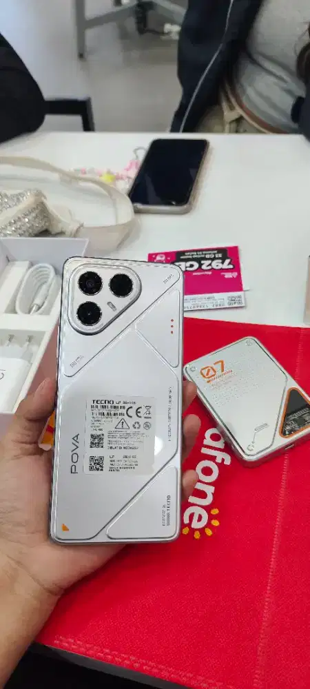 POVA 7 5G, FREE WIRELESS CHARGE