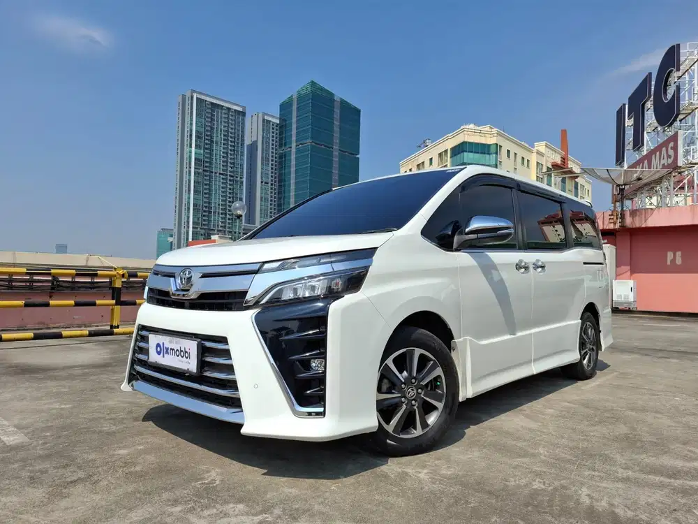 DP MURAH - Toyota Voxy 2.0 Bensin-AT 2020