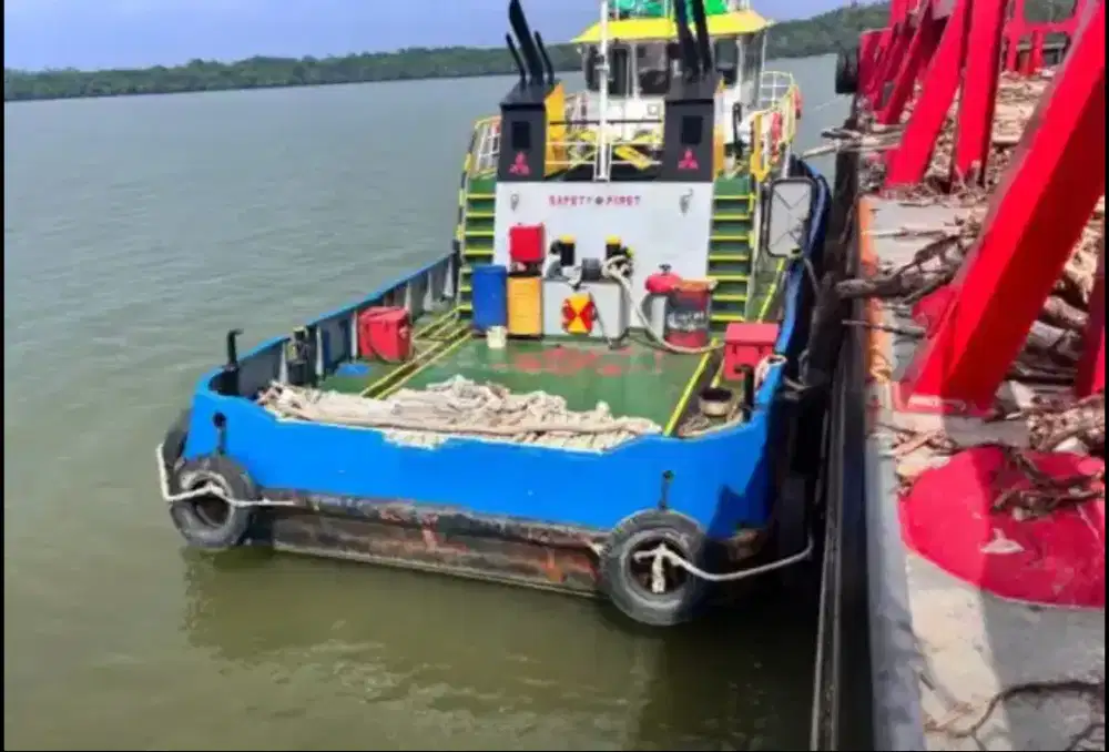 Dibeli Tugboat mesin 2 x 1000 HP th 2012 dan Tongkang 300ft