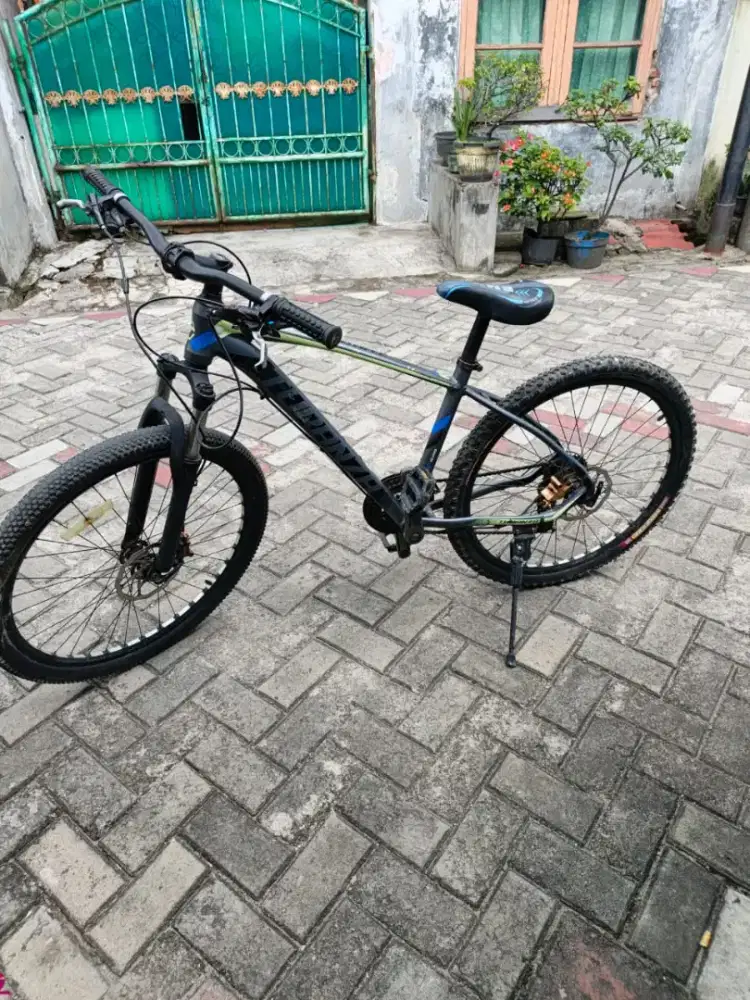Sepeda gunung Merek Turanza
