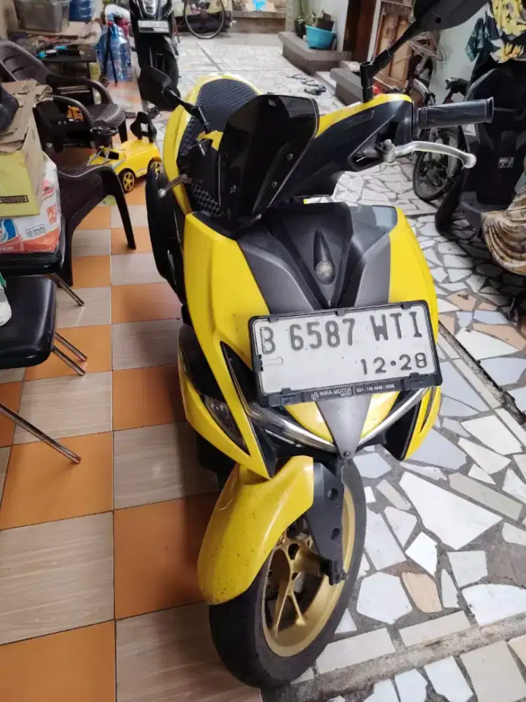 Yamaha aerox warna kuning