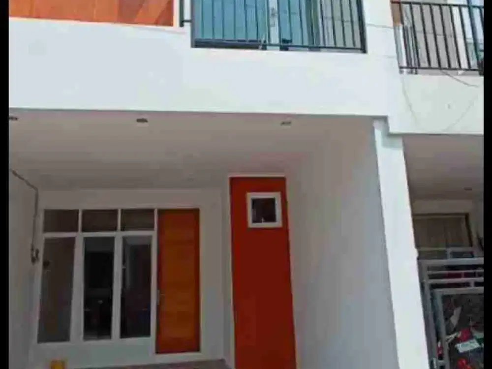 Rumah baru siap huni claster pingir jl raya Cibubur Ciracas Jaktim peso ind