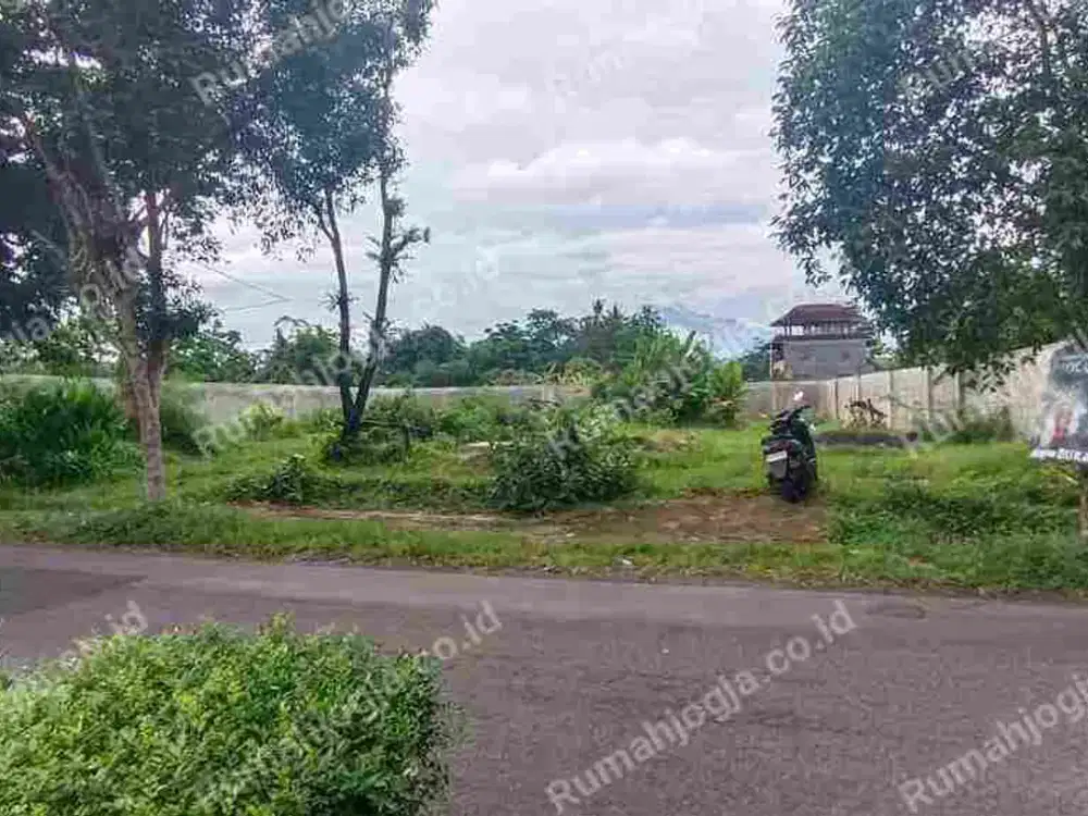 tanah sangat strategis Utara masjid suciati Gito gati pinggir jalan besar