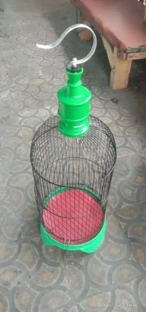 Sangkar besi burung kecil