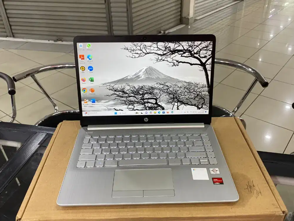 LAPTOP HP 14s-dk1xxx/AMD Athlon silver 3050U /Ram 8GB /SSD 512GB