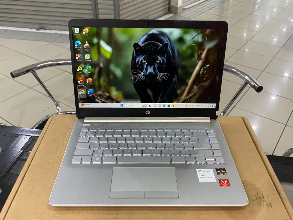 Laptop HP 14s- dk0xxx AMD Ryzen 5 3500U /RAM 8GB/ SSD 512GB