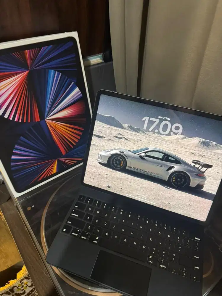 ipad pro 12.9 gen 5 M1 256gb  + apple magic keyboard ori