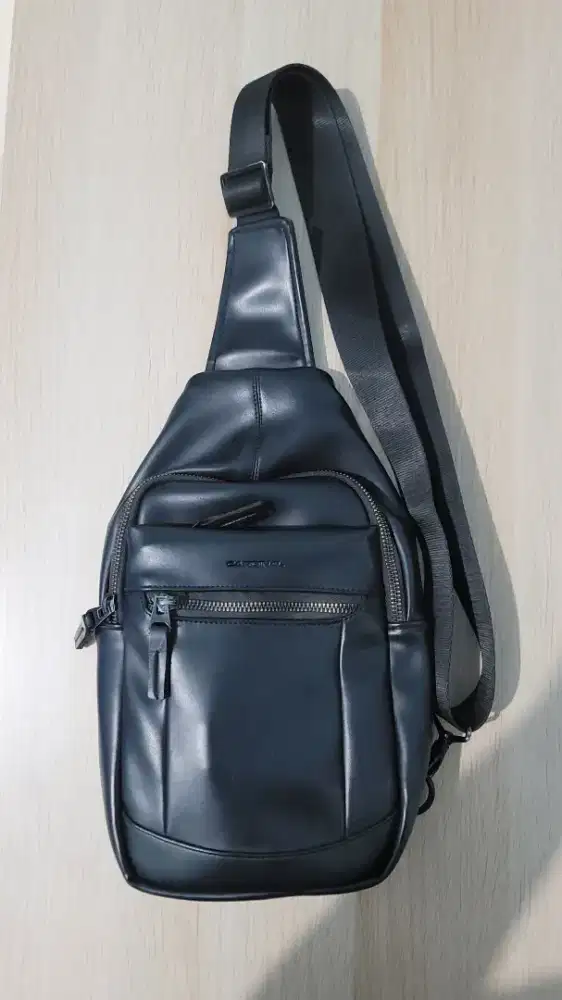 Crossbag Slingbag Cardinal Leather PIU Hitam Cowok