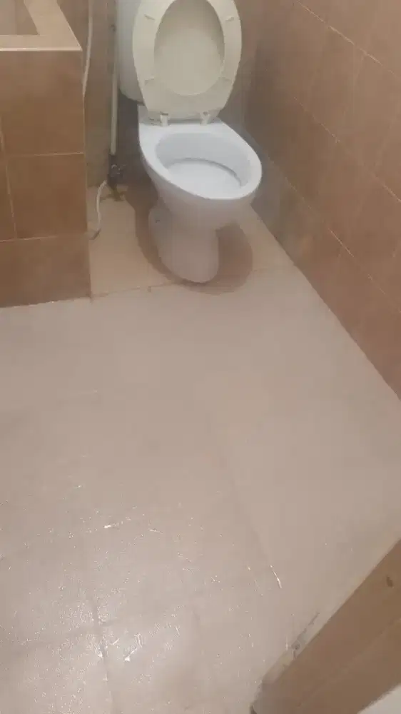 Bersih bersih Kamar mandi