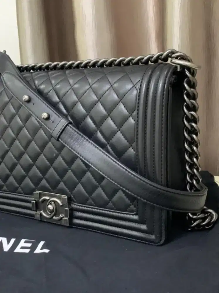 Tas Chanel Boy size 28