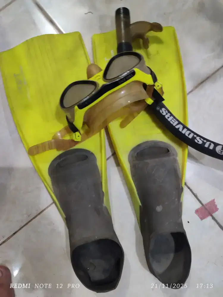 Sepatu Katak, Masker Air dan Snorkel