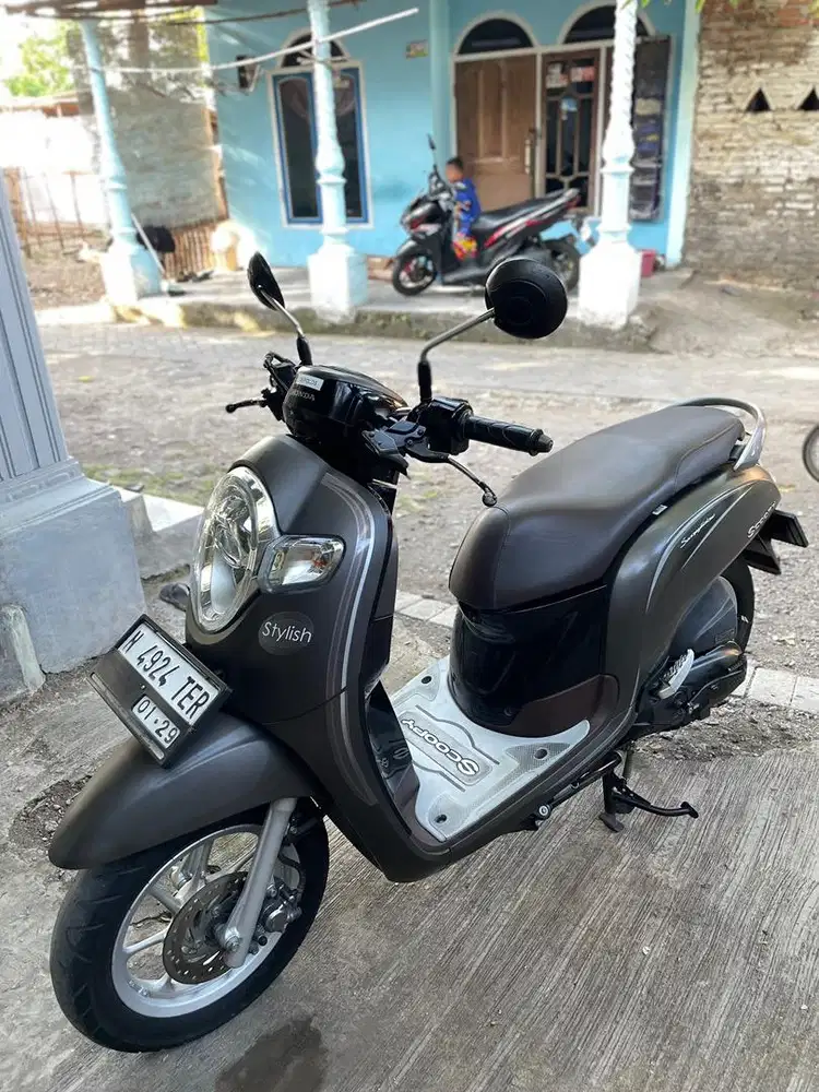Honda Scoopy abu abu 2018