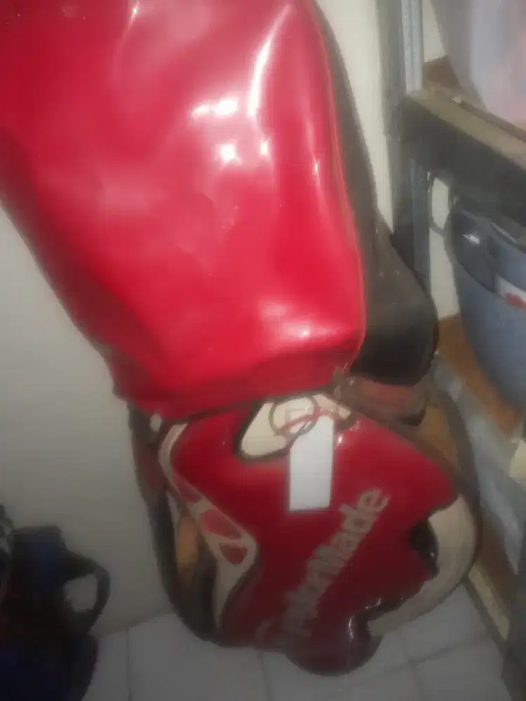 Tas golf warna merah