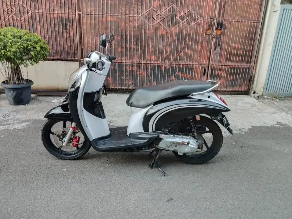 Honda Scoopy tahun 2012 karbu mesin halus siap pakai pajak panjang