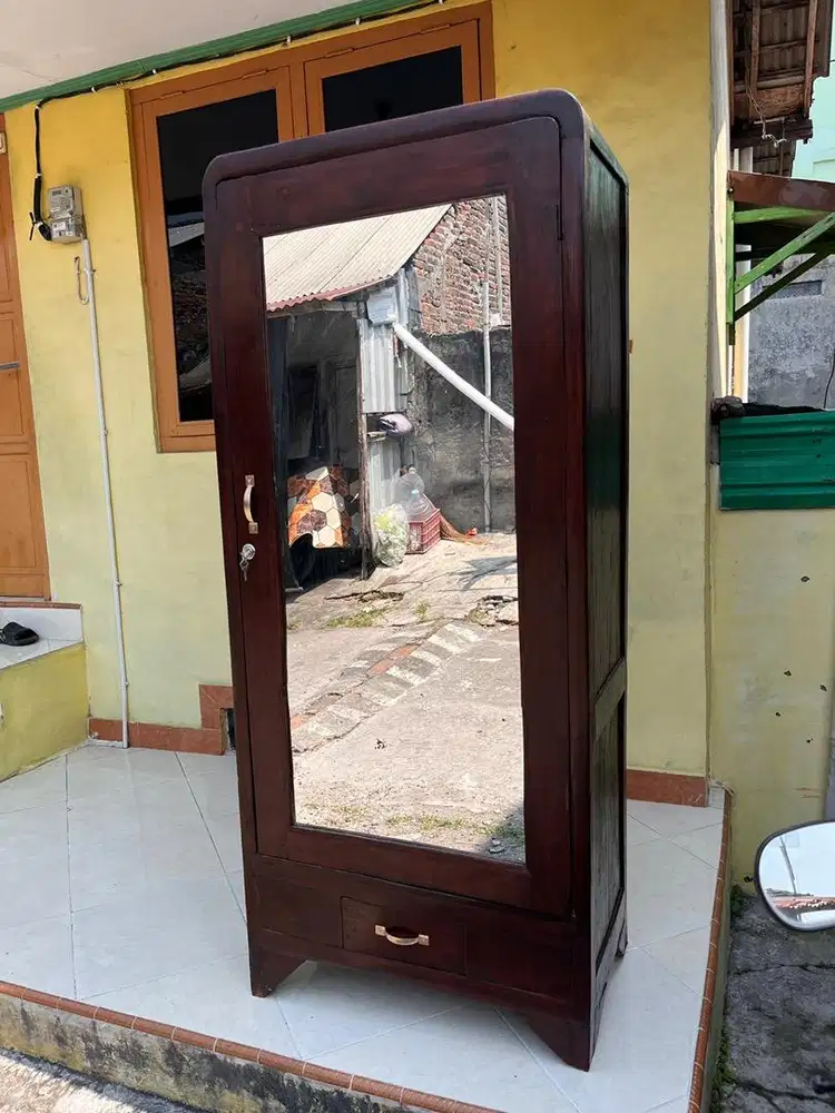 Lemari jati lawasan bahan tebel