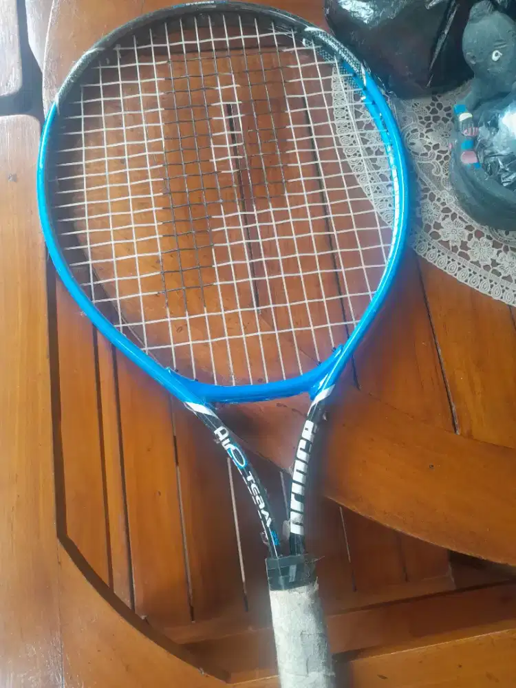Raket tennis kondisi bagus