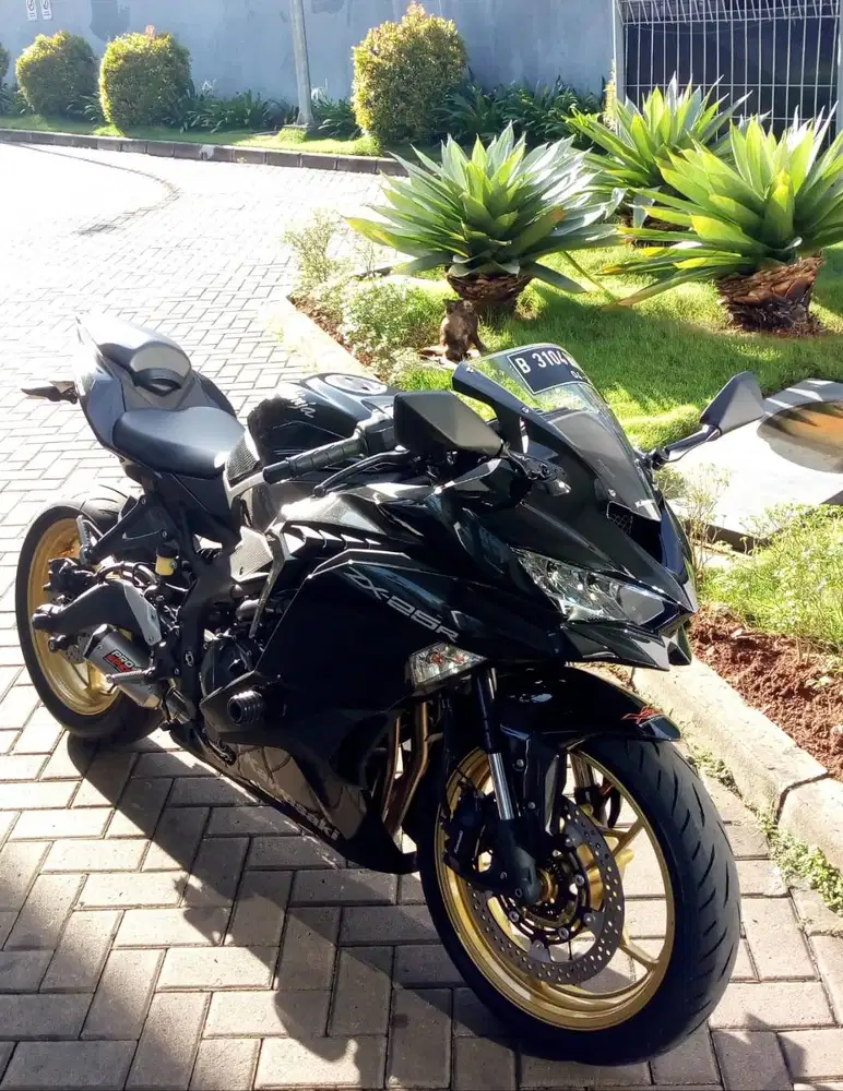 JUAL CEPAT KAWASAKI ZX25R 2021 KM RENDAH 1100an BERJALAN