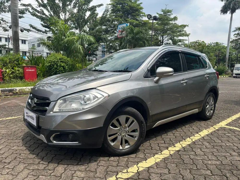 DP MURAH - Suzuki SX4 1.5 S-Cross Bensin-MT 2016