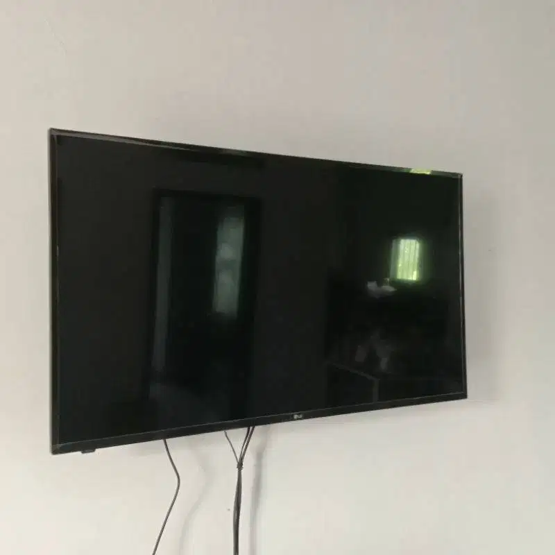 LG UHD SMART TV 43 INCH SECOND