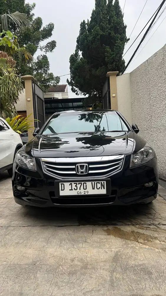 Honda accord vtil 2011 hitam siap pakai