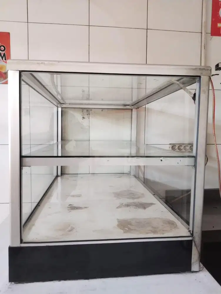 Etalase kaca + Lemari + meja saji Bekas warteg