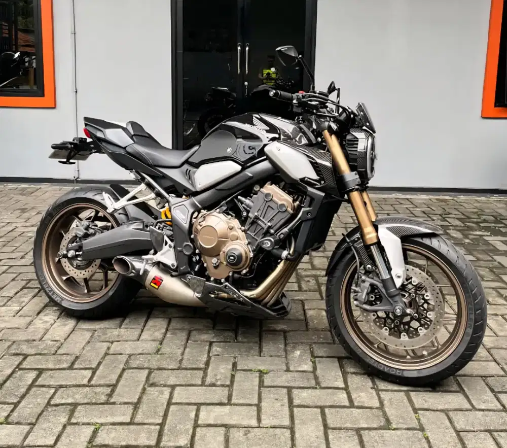 Moge Naked Honda CB650 R th 2020 Hitam Odo 1rbuan Like New Modif Full