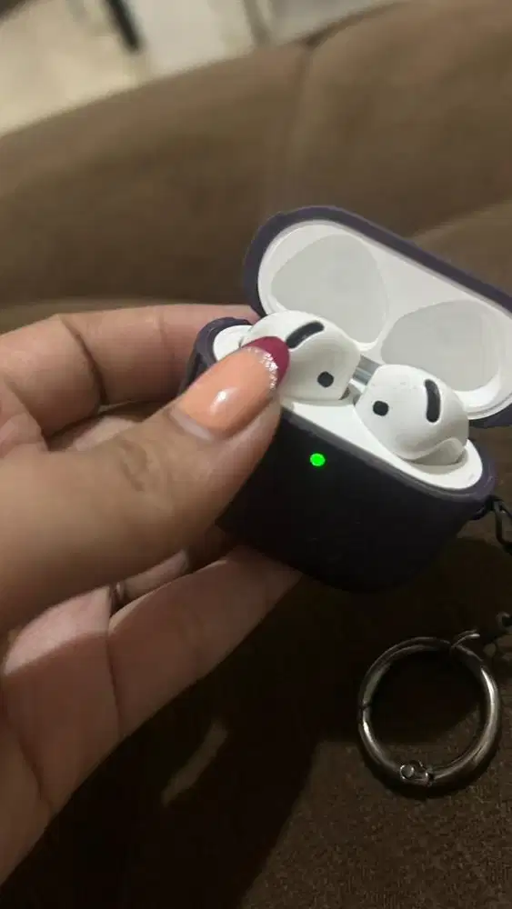 AirPods 4 ANC (Active Noise Cancellation)