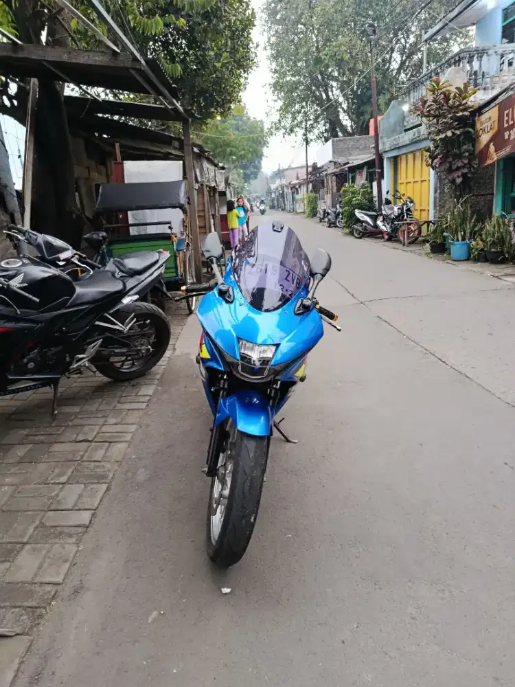 #WTS FREE SALE SUZUKI GSX R150 2018
 Surat-surat lengkap