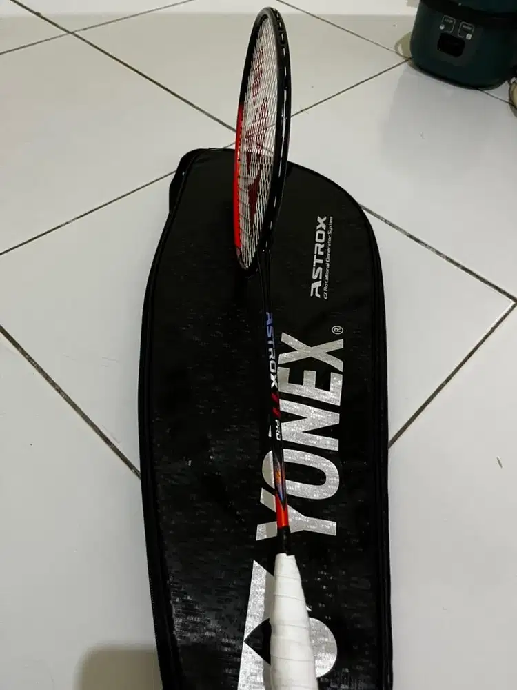 Di jual raket bulutangkis Astrox 77 pro original