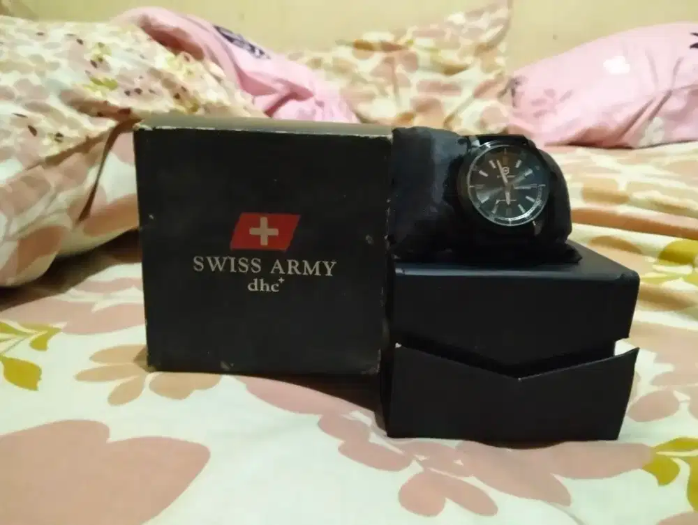 Jam tangan baru