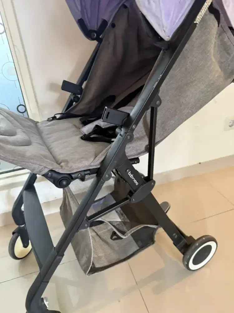 Stroller Babyyoya warna ungu