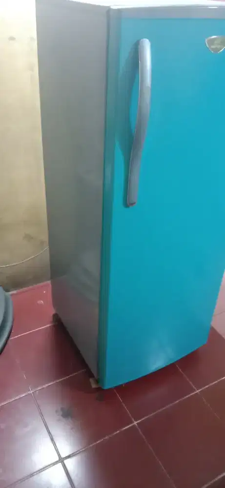 Kulkas 1 pintu polytron