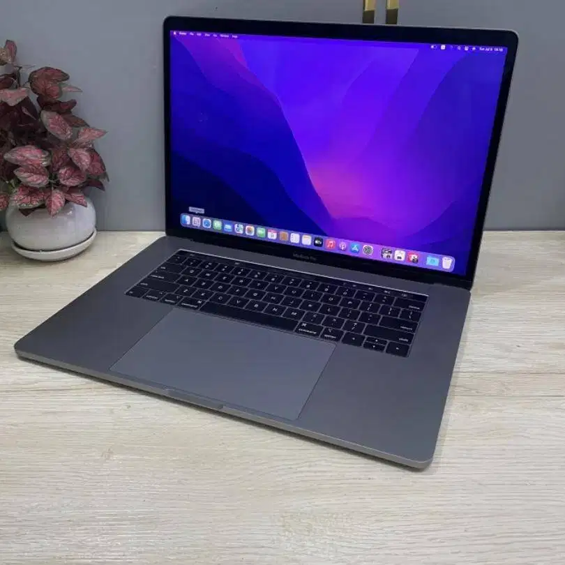 Apple Macbook Pro Touchbar 2018 Core i7 Ram 16GB 15inch N-ETM