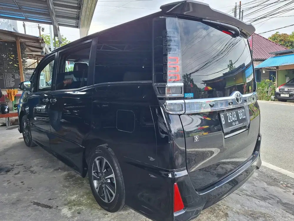 Toyota Voxy 2021 Bensin
