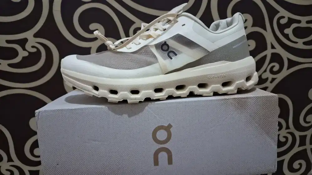 Sepatu on cluodvista 2 size 43 kondisi baru ori