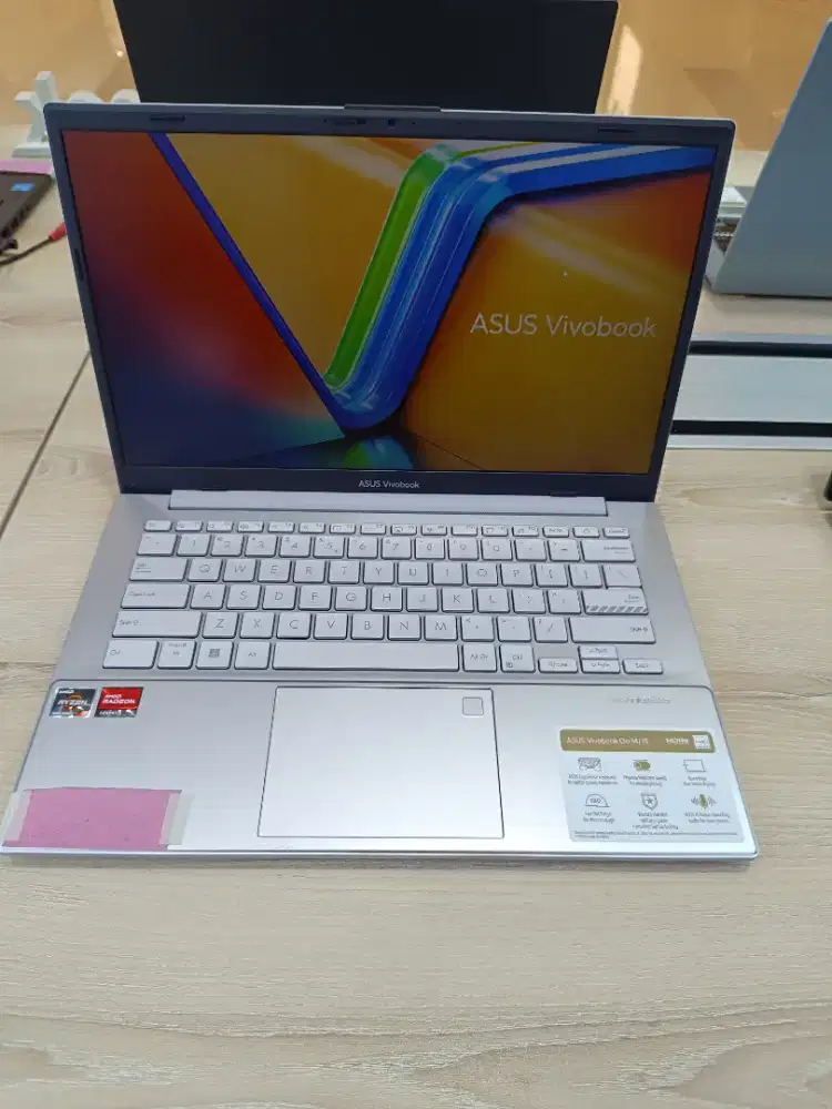 Asus Vivobook Ryzen 3
Cicilan mulai dari 400 ribuan  aja ...