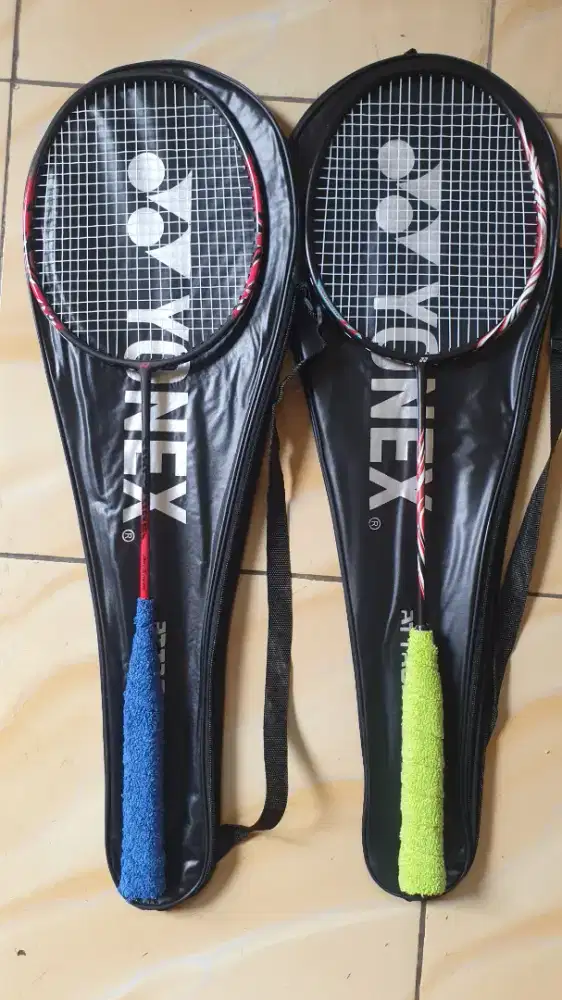 Raket yonex astrox 100zz dan yonex arc saber