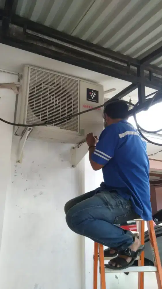Service AC, Cuci AC, Bongkar/Pasang AC, Perbaikan AC, DLL