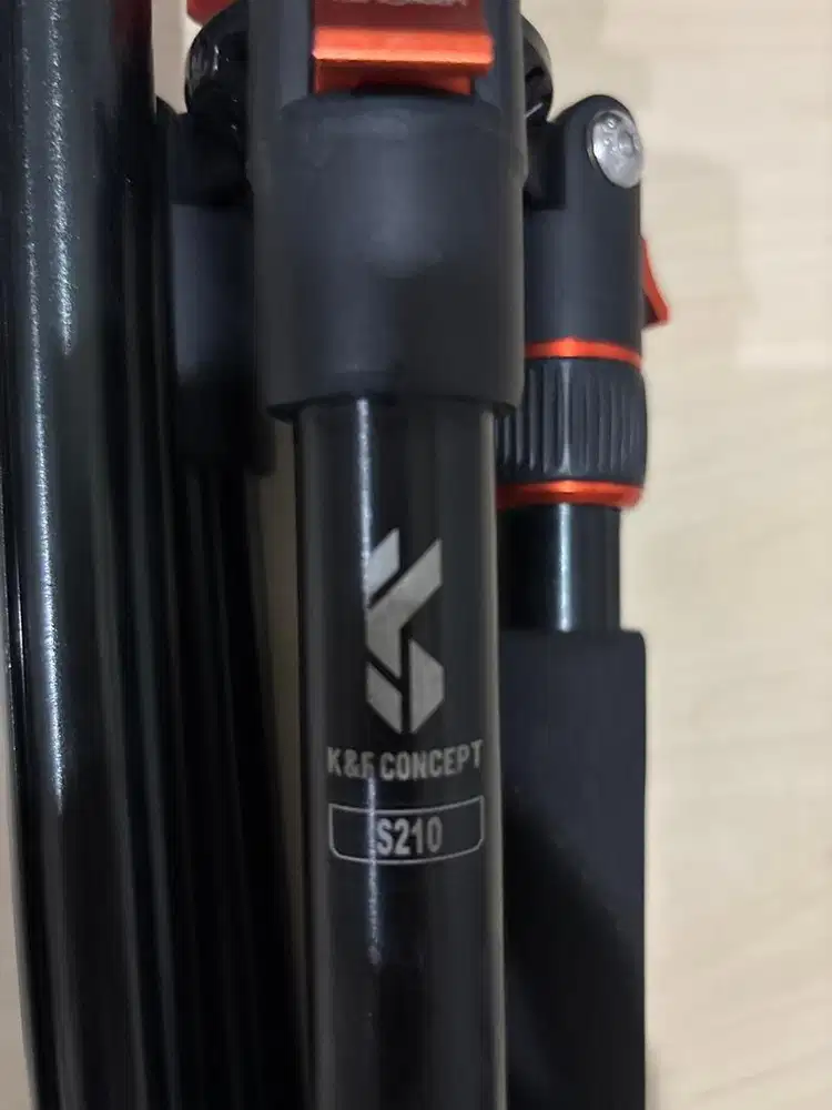 Jual cepat - Tripod merk K&C concept S210